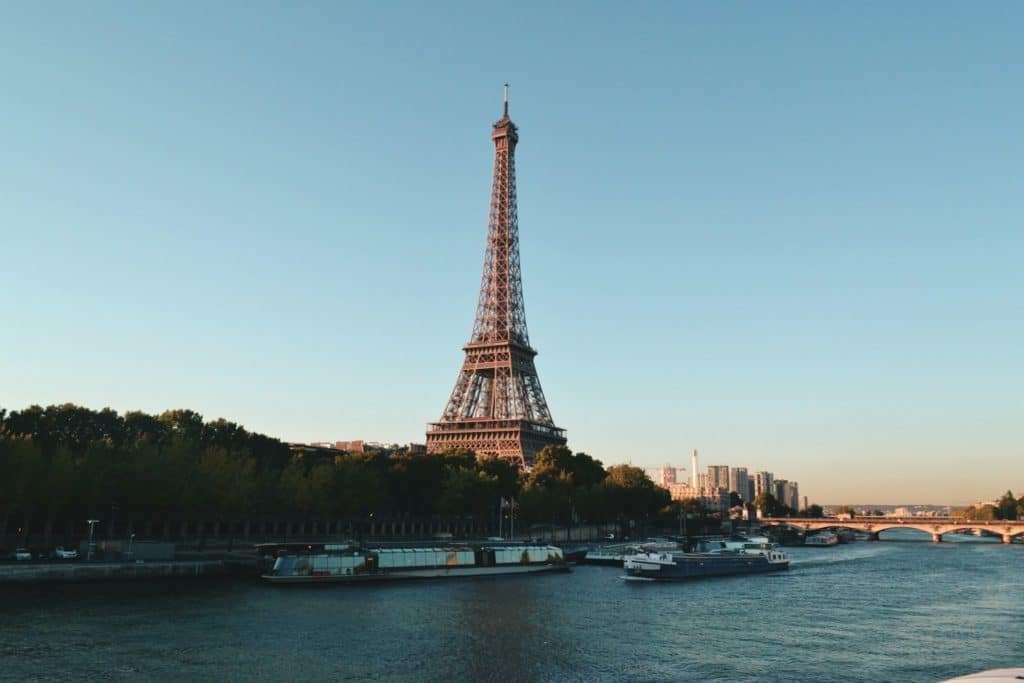 team building tour eiffel